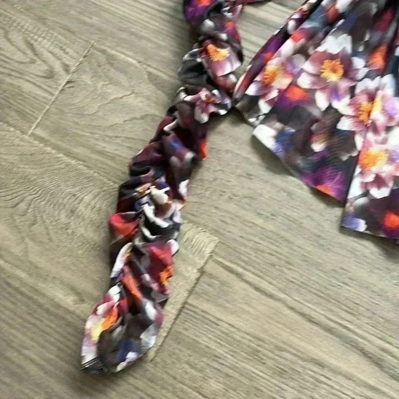 ✨🆕Urban Outfitters🆕✨ | Purple floral carried away blouse - Picture 6 of 15